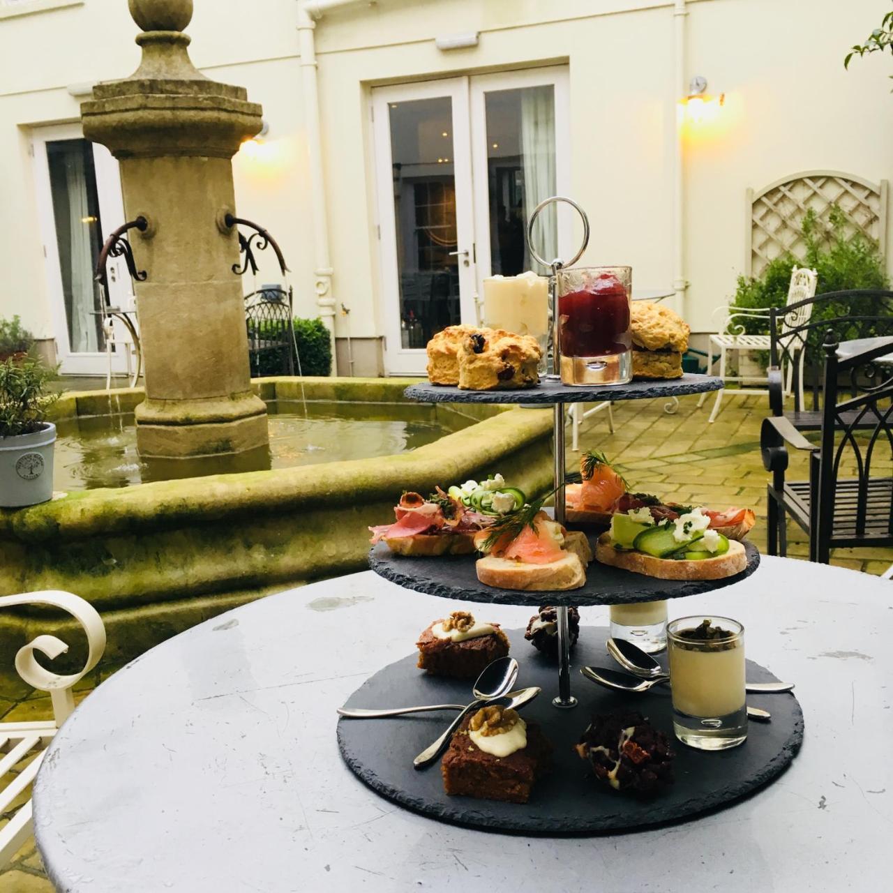 The Grosvenor Arms Hotel Шафтсбъри Екстериор снимка